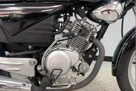 雅马哈经典125摩托车，质量稳定，油耗低配CBS，售价仅6890元视频封面