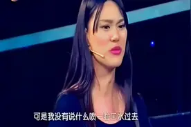 大学生女儿视母亲为仇人，单亲妈妈哭诉不给钱女儿竟对她吐口水视频封面
