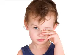 孩子总眨眼是怎么回事？眼科专家：首先排除孩子是否患有这种病视频封面