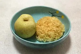 2分钟教会你做雪梨银耳粥，营养又好喝，做一锅都不够喝视频封面