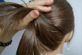 原来短发丸子头还能这样扎，发型看着好高级视频封面