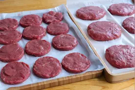 腌制牛排：用5斤新鲜牛肉在家自制，鲜嫩多汁，配料简单又好吃！视频封面