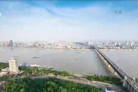 新闻综述：坚持生态优先绿色发展 打好碧水蓝天保卫战视频封面