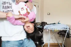 为什么女儿总喜欢粘着爸爸，看到这一幕妈妈完全明白了视频封面