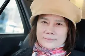 看看董明珠的座驾，坐拥50亿身家却开这车，难怪格力会这么强大！视频封面