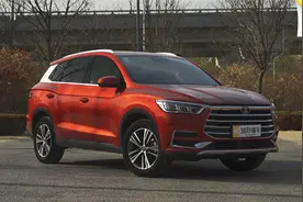 10万级颜值SUV 1.5T+旋转大屏 月薪5000养车无压力视频封面