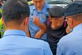 辱警踢翻血检盒，唐山丰南区残联理事长酒驾追尾，残联：已停职视频封面