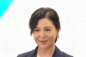 香港娱乐：结束25年爱情长跑，苏玉华被揭与潘灿良秘密登记结婚！视频封面