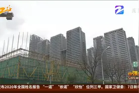 30多个工人急着回家 记者帮忙讨薪视频封面