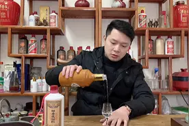 酱酒界的一匹黑马，五粮液15酱200多一瓶，口感品质不比郎酒逊色视频封面