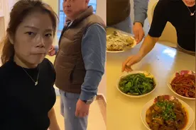 父母见儿子回家热情迎接，瞬间变脸收拾餐桌，狗狗反应令众人笑喷视频封面