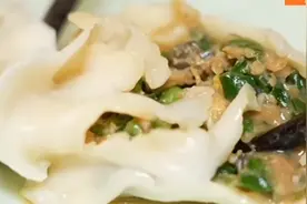 特色饺子馆里的独家味道，每个饺子里都有一只虾，鲜香味十足视频封面