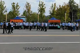 河南警察学院2022级新生上午入学办理手续下午就投入训练了视频封面