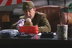 鬼子好不容易得到的传国玉玺，发现竟然是假的，气的直跳脚视频封面