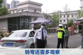电动车刹车不灵女士一路高喊撞上小车  宏琪：转弯还需多观察视频封面