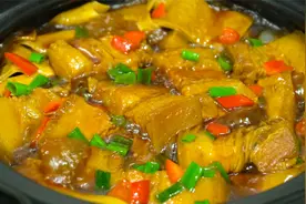 五花肉这吃法真过瘾，不炒糖色不红烧，做好整锅端上桌，香而不腻视频封面
