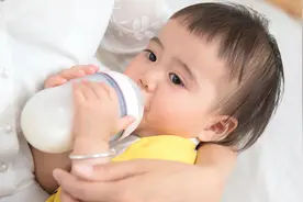 宝宝是吐奶还是溢奶?这两者之间的区别很关键,新手宝妈要搞清视频封面