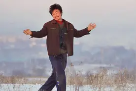 王宝强自曝长不高的原因，曾因身高遭导演侮辱，资料直接扔垃圾桶视频封面