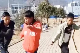 农村小男孩跳鬼步舞走红网络，心中自有节奏，轻松这么难的舞蹈视频封面