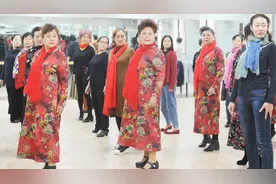 武汉有支胖胖模特队，平均体重155斤，开开心心不减肥！视频封面