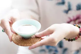 端上一杯“明前茶”：以茶会友 品茗论道视频封面
