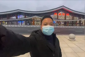 凤凰古城终于通高铁了，阿哥第一次去高铁站接人，内部真豪华视频封面
