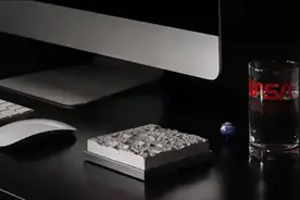 把月球放在桌面，用NASA数据建模，打造极致真实感视频封面