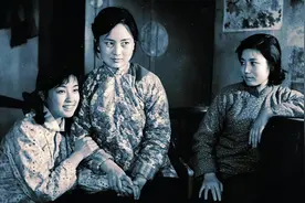 李秀明、张金玲和刘晓庆，北影厂三朵花聚齐，导演不准她们化妆视频封面