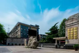 西安这所高中生源一般 学生学习轻松 但毕业时个个都是顶尖人才视频封面