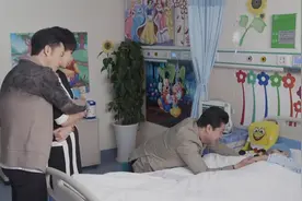 博士：老总替前妻养多年的孩子，最后得知孩子是亲生的，当场泪崩视频封面