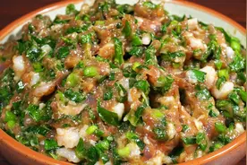 教你调韭菜饺子馅，牢记“三不放加两样“，韭菜鲜嫩多汁，香视频封面