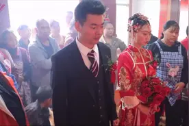 贵州农村一帅哥下雨天结婚，新娘到家了，都说很漂亮视频封面