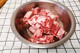 教你做饭店卖的很火的一道菜“大盘排骨”，软烂脱骨，简单营养视频封面