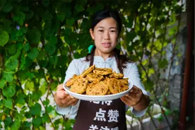 小勇教你炸藕盒，肉馅夹得满挂糊非常漂亮，外酥里香好吃的停不了视频封面
