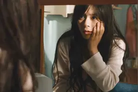 女孩有睡美人症，一觉睡了5个月，醒来却发现脸都变了，漫改电影视频封面