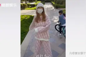 王宝强9岁女儿晒近况，脸部依然肉嘟嘟，与前妻马蓉同框似姐妹视频封面