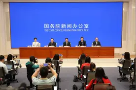 海运市场一箱难求、运价持续上涨，如何应对？交通部回应视频封面