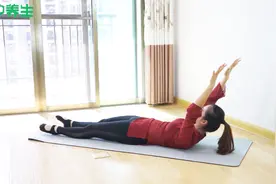 瘦出来的“肋骨外翻”？2个动作帮你矫正它，还你健康完美体态视频封面