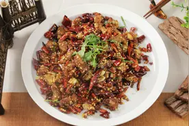 经典川菜辣子鸡丁，好不好吃全看干辣椒！视频封面