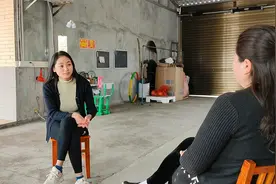花姐生了对双胞胎，回味曾经打工的苦涩，现在待老家倍感舒适视频封面