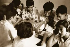 珍贵录音！北外50年代英语课文朗读，字正腔圆有年代感视频封面
