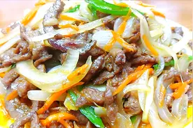 牛里脊怎样炒才不老不柴，四川厨娘炒牛肉加它，嫩滑爽口好吃下饭视频封面