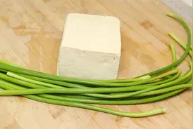 豆腐这样做真的太好吃了，加点蒜薹，鲜香嫩滑简单易学，家人爱吃视频封面