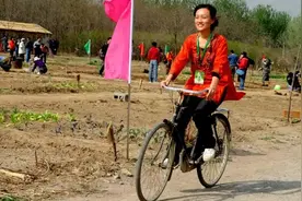 她是清华博士后，毕业后放弃找工作，包地当农民，现状如何？视频封面