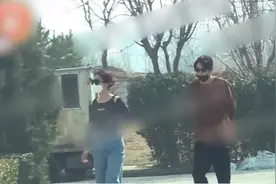 王鹤棣和女友约会视频曝光！形影不离同回住所，女方颜值高超贴心视频封面