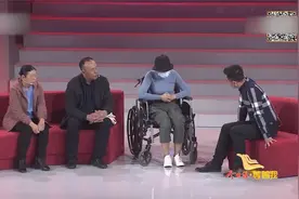 寻亲：为了白血病女孩的命，养父母替她寻亲，大门打开女孩哭了视频封面