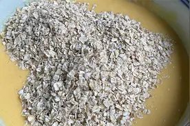 把酸奶倒进燕麦里，做最简单的面包，无需揉面，减脂减重的好主食视频封面