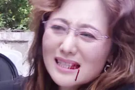 大结局：心机女终得报应，被夹死在2辆车中间，哭着说不想死！视频封面