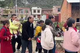 老肥一家人去参加老表乔迁之喜，风俗有点特别，亲戚还要互相对拜视频封面