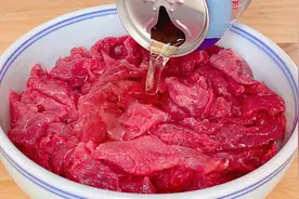 牛肉怎么腌制才嫩？30年经验分享，不干不柴不塞牙，嫩滑又入味视频封面